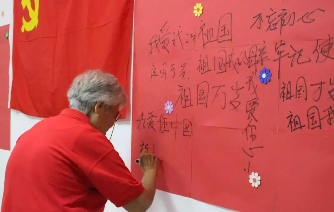 祝福祖国简短视频,那些让你为祖国热泪盈眶的瞬间