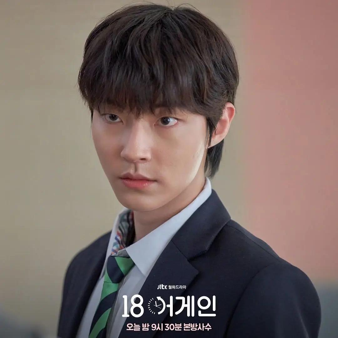 负重中年人重返18岁,男主秒回青春时代狂收“后宫”