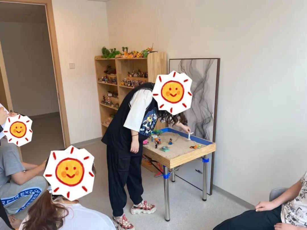 一沙一世界,团体沙盘治疗——日间康复营纪实