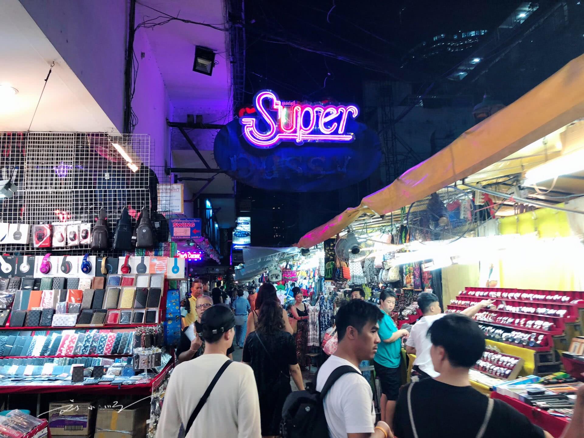 泰国曼谷夜景高清视频,泰国曼谷虹灯区的异国风情