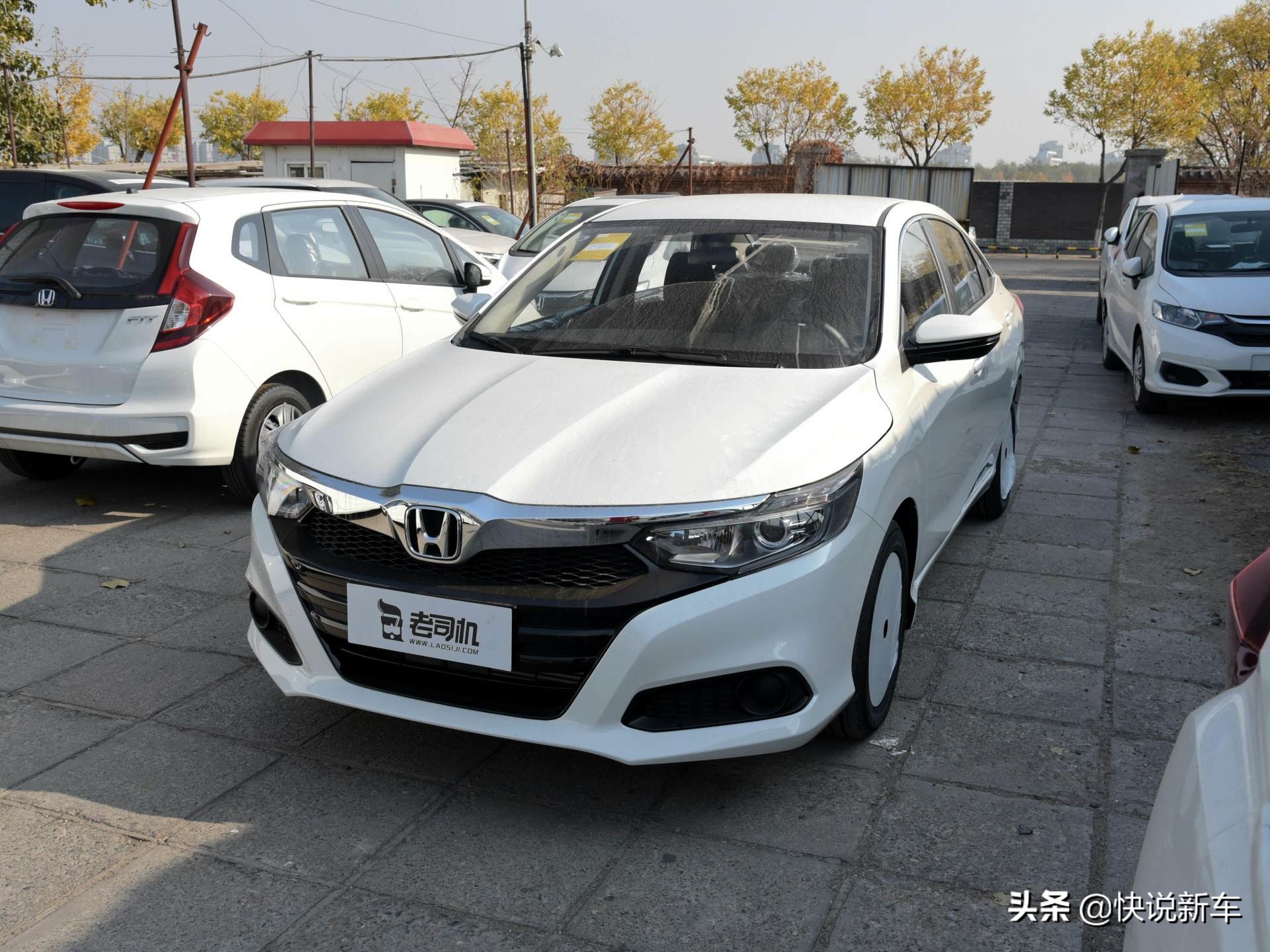 油耗5.0左右小型车,油耗低动力足10到15万suv