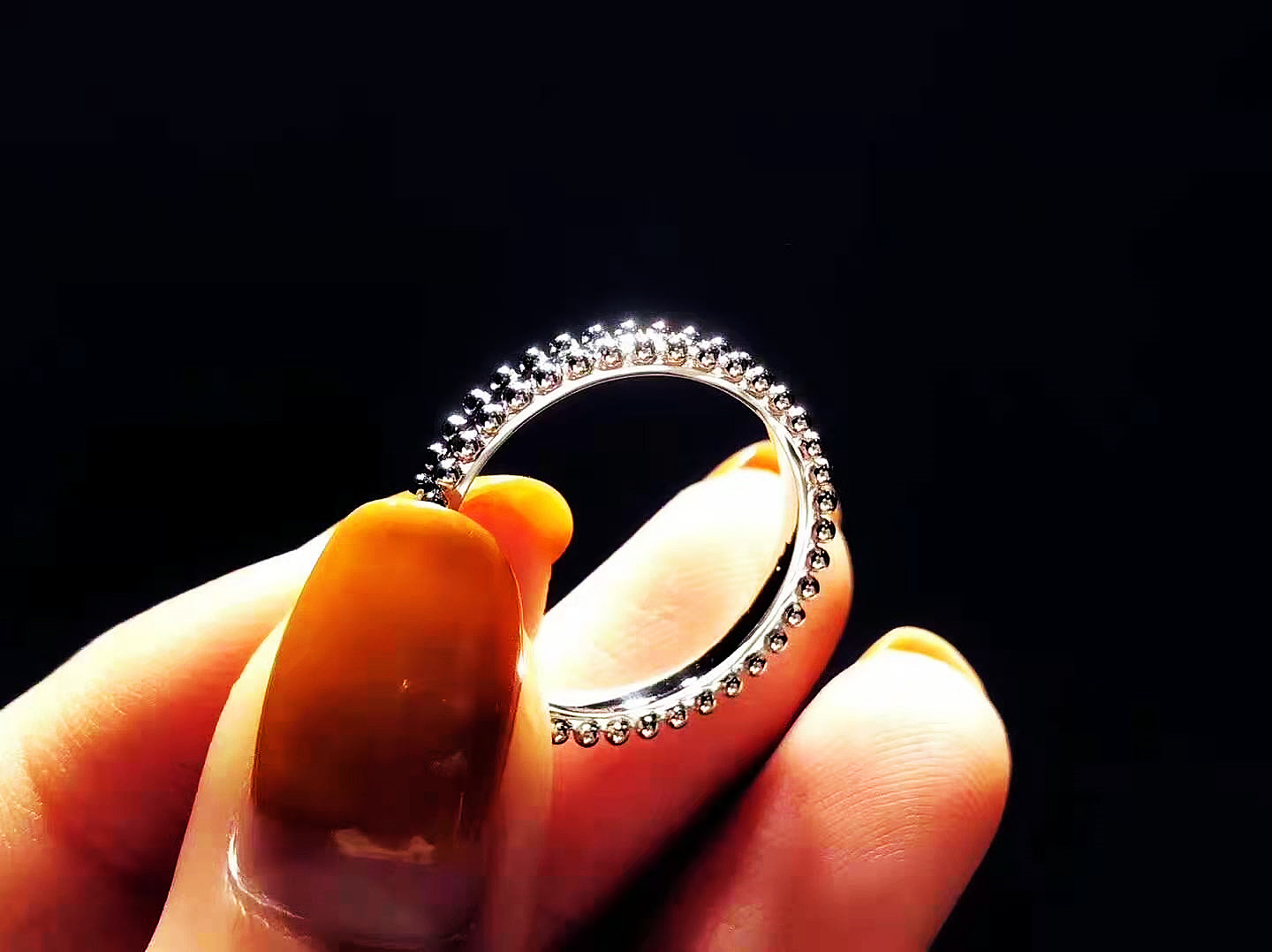 戒指叠戴的搭配图,戒指和手链的正确戴法