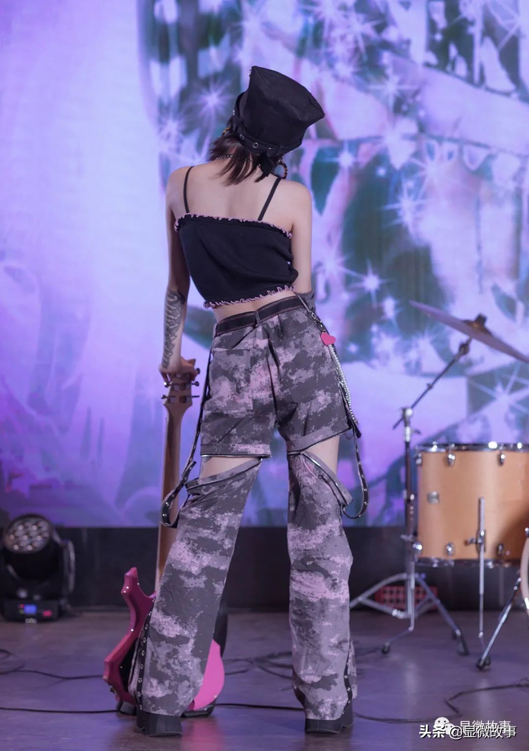 冰山耳坠、刀锋Lolita、猴王男潮：年轻人重新定义快时尚