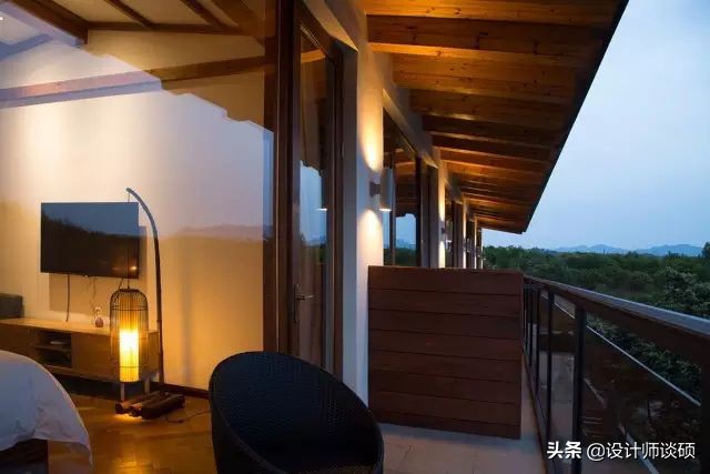 这个40岁大叔为钓鱼租下一座岛,改造破屋成海景房!