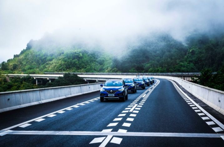 试驾全新雷诺科雷嘉四驱视频,科雷嘉年轻时的盛世容颜