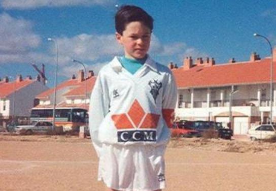 实况足球手游小白,实况足球小白伊涅斯塔