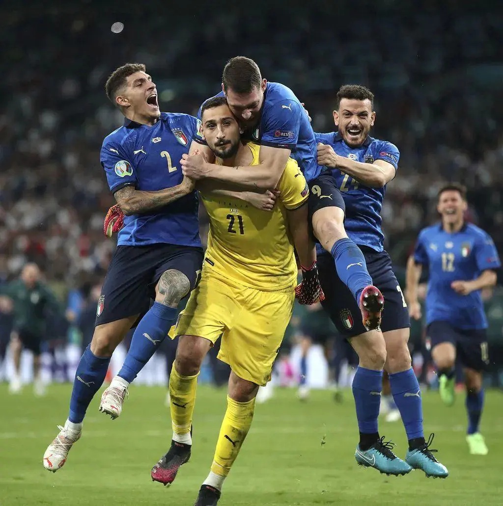 20年前意大利足球男模队,时隔53年意大利再夺欧洲杯冠军