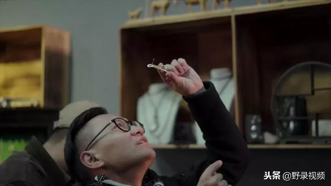 敖鲁古雅原始部落驯鹿喂草,敖鲁古雅驯鹿旅行