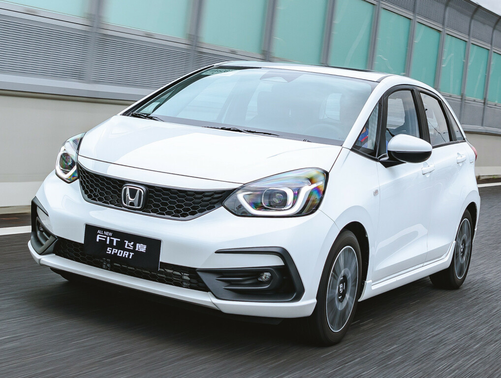 十万块买车油耗低,十万元买油车还是电车