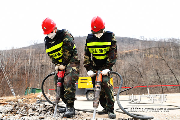 新春走基层火箭军军事频道,新春走军营部队新闻