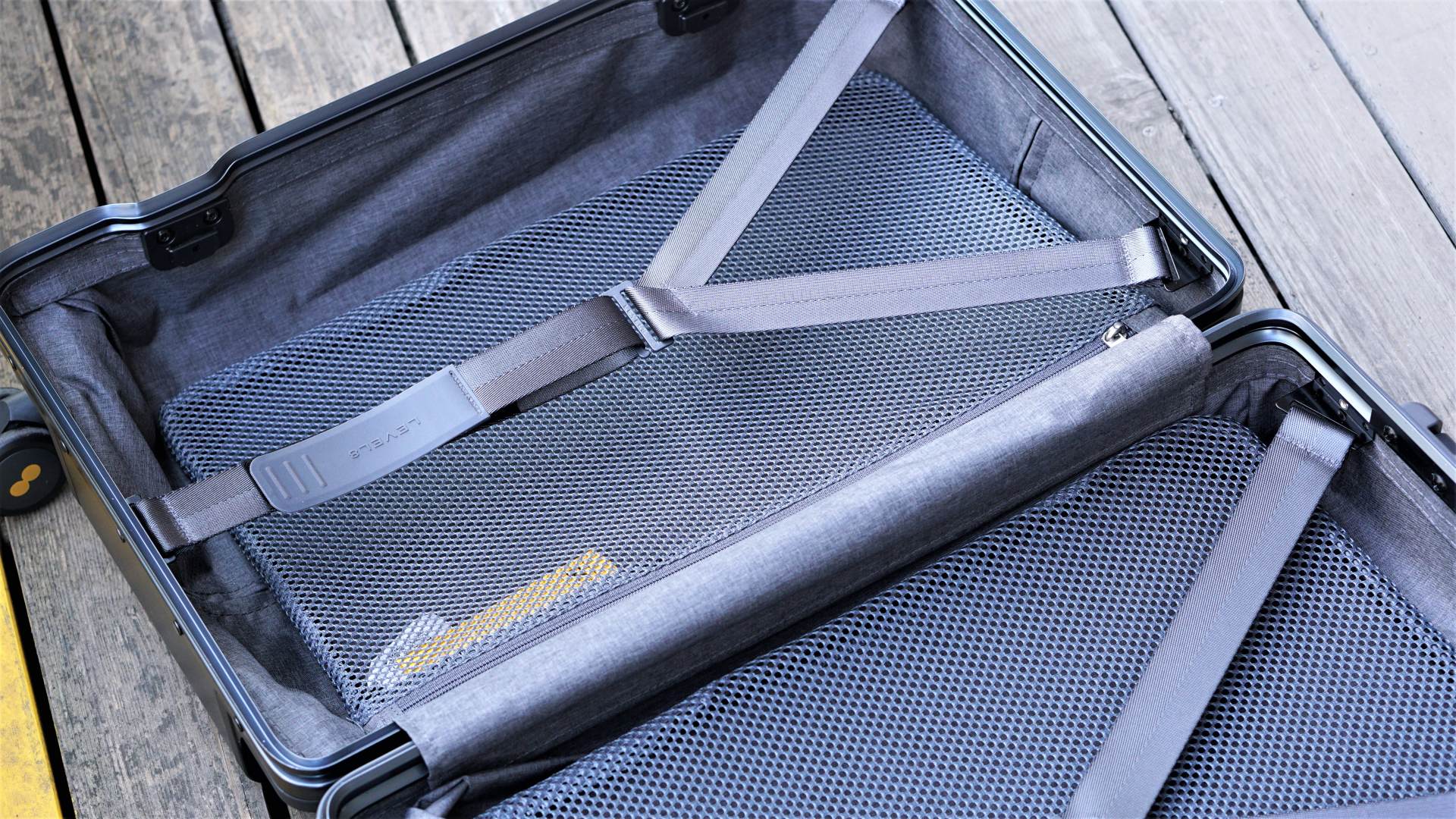 地平线8号行李箱24寸什么颜色好看,地平线8号行李箱和90分行李箱测评