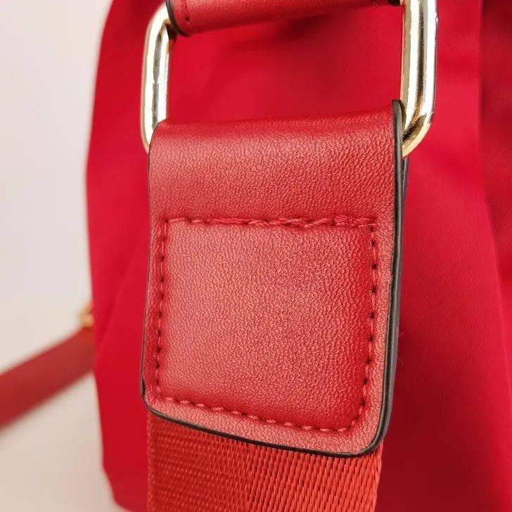 今年特别流行尼龙包 (今年流行的尼龙包包)