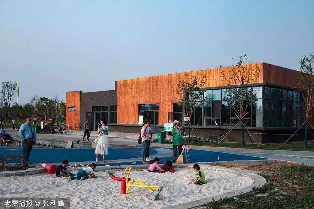 哪个公园好玩又免费又滑滑梯,半圆滑梯攀岩公园