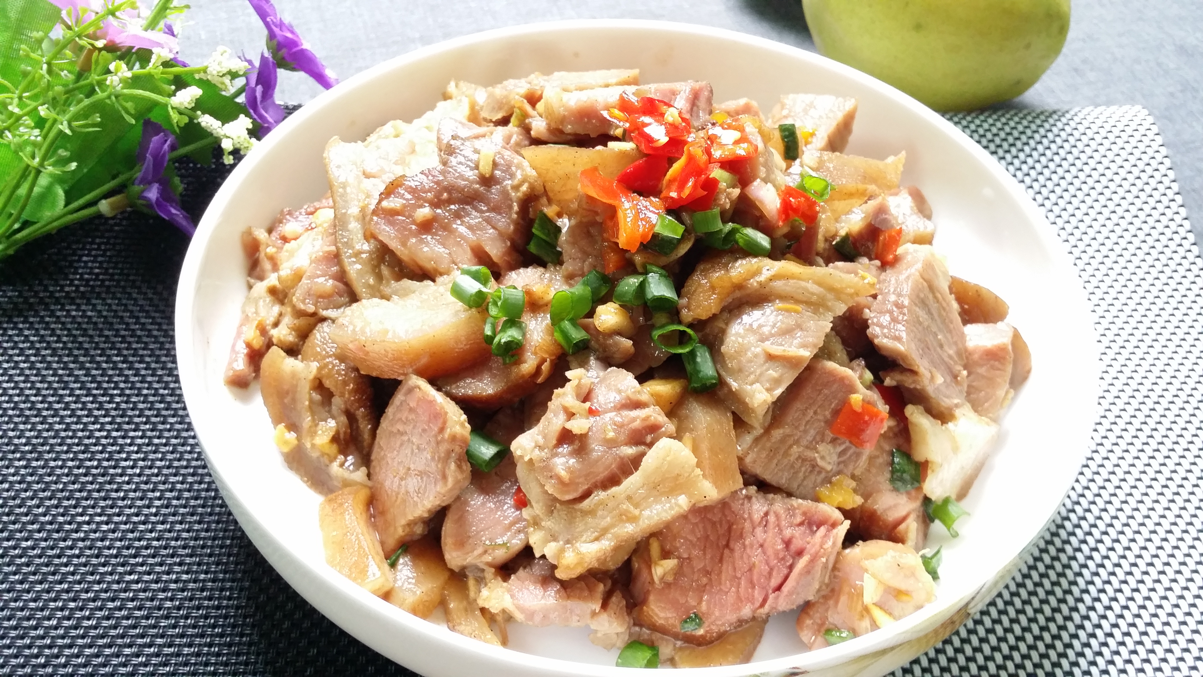 红烧腊猪蹄软糯不油腻,红烧腊猪蹄怎么做好吃又软烂