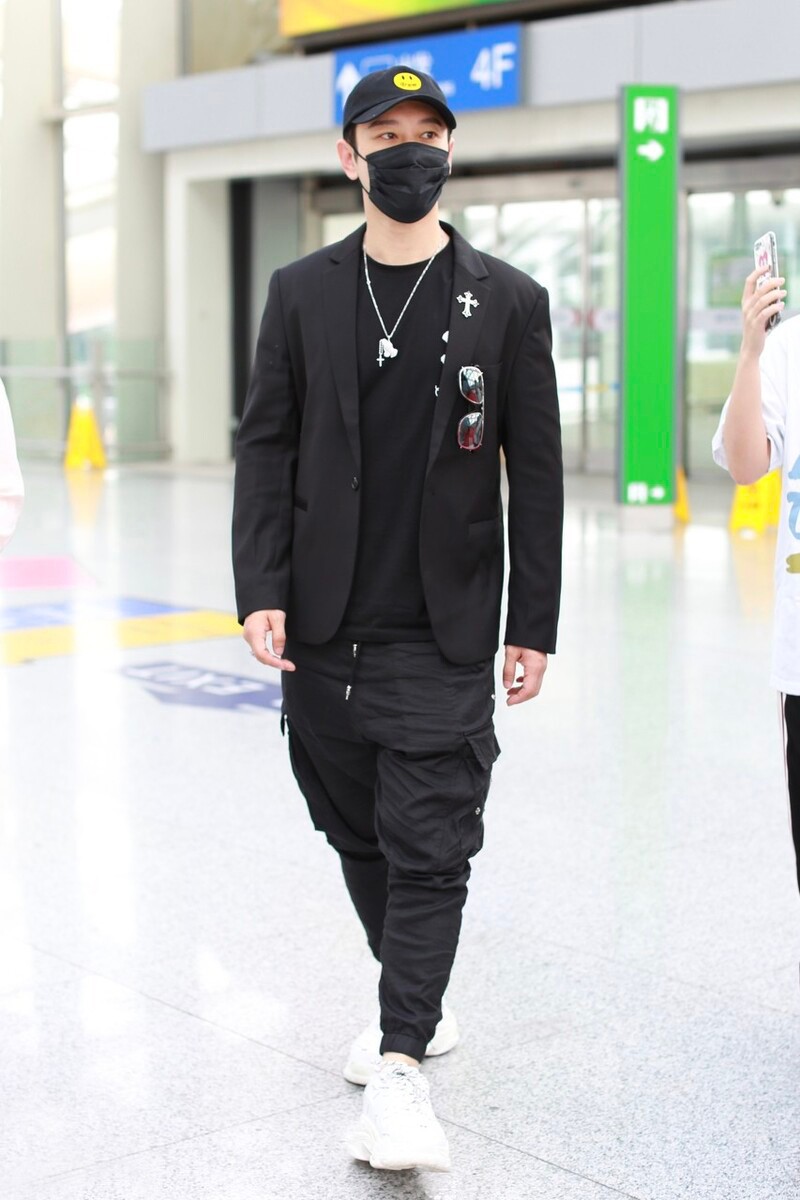 黄晓明带儿子现身机场同款,黄晓明极限挑战厚底鞋