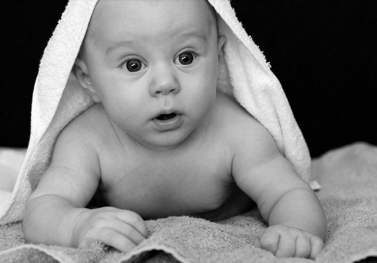 你还在用湿纸巾给小孩子擦手吗,你还在用湿巾给宝宝擦大便吗