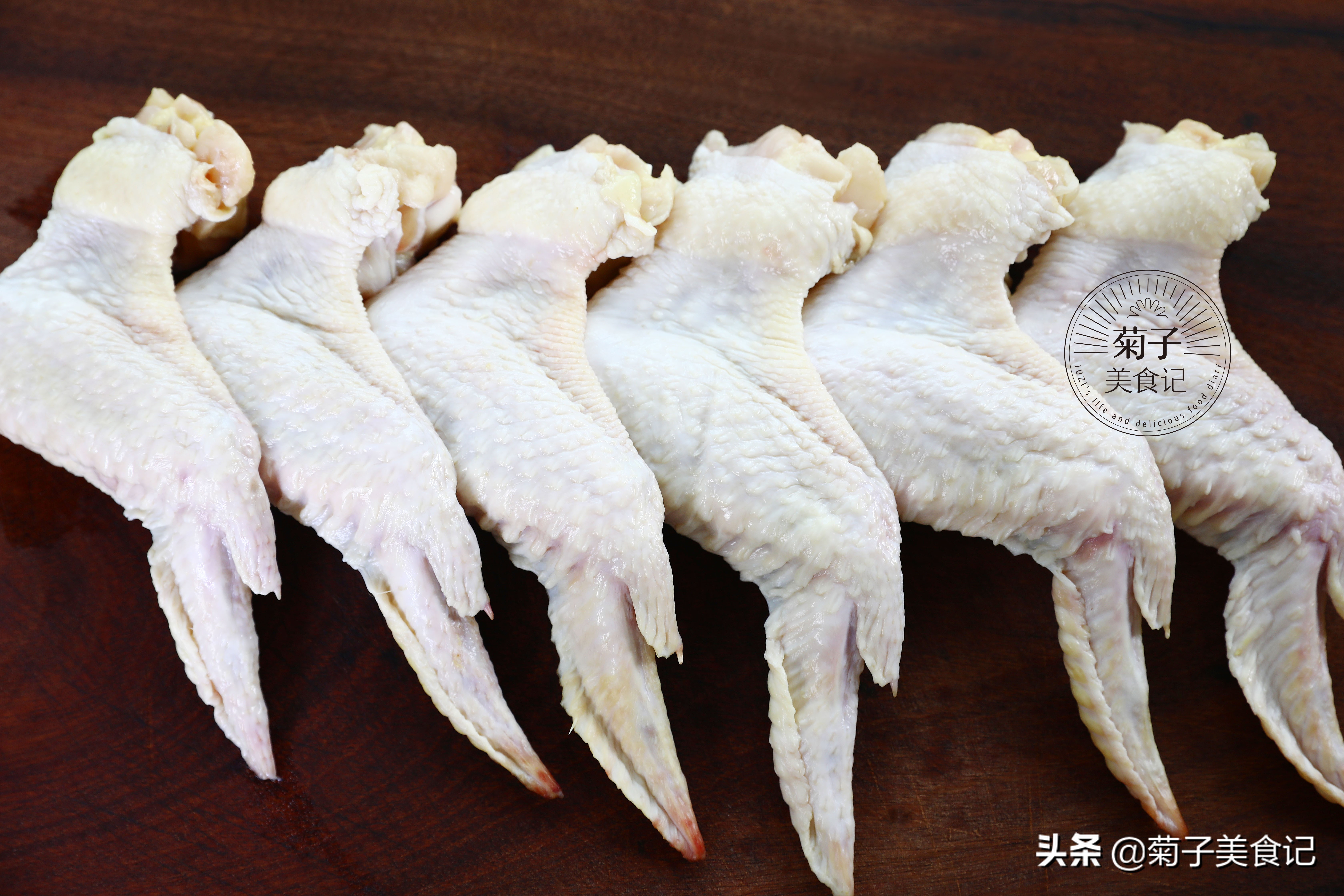 鸡翅包饭可真是太香了,鸡翅包饭一口吃完