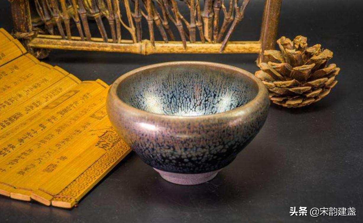 建盏和茶盏哪里不一样呢,喝茶的建盏是哪个建盏