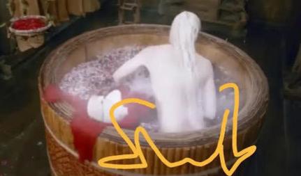 尺度惊人?现在的剧,为什么第一集,就要男女澡池子里“共浴”?