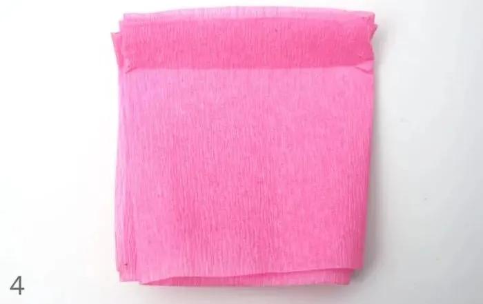 用手工纸做出来的花型装饰,软皱纹纸手工花