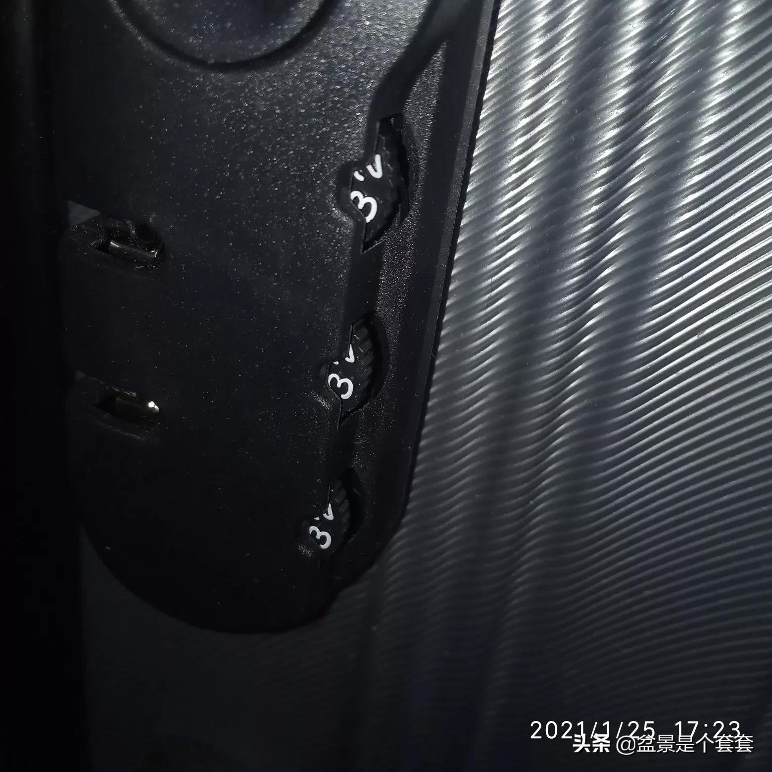 新秀丽旅行箱怎么开锁,旅行箱的开锁键在哪里开