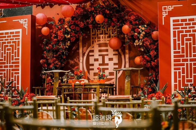 婚宴新郎新娘座位如何安排,婚宴安排到主桌怎么说