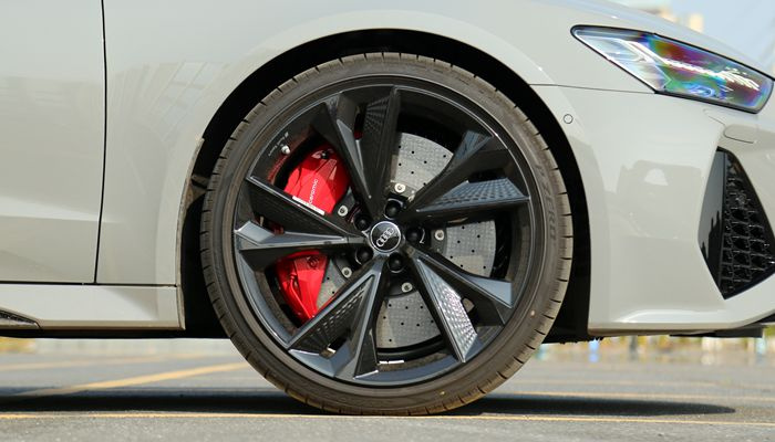 奥迪rs7西装暴徒高燃,奥迪rs7为什么叫西装暴徒