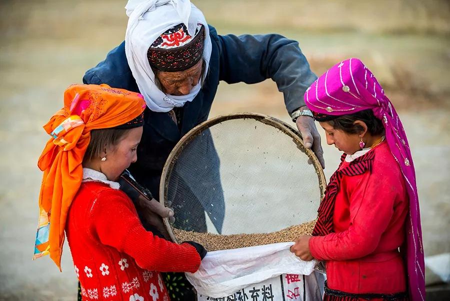 《塔吉克族生活励志篇》：一位维吾尔族摄影师眼中的塔吉克族人