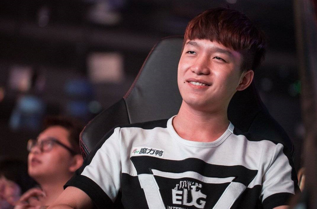 WE唯一单身狗微笑？老队员或将齐聚CJ，网友：你是GG还是MM