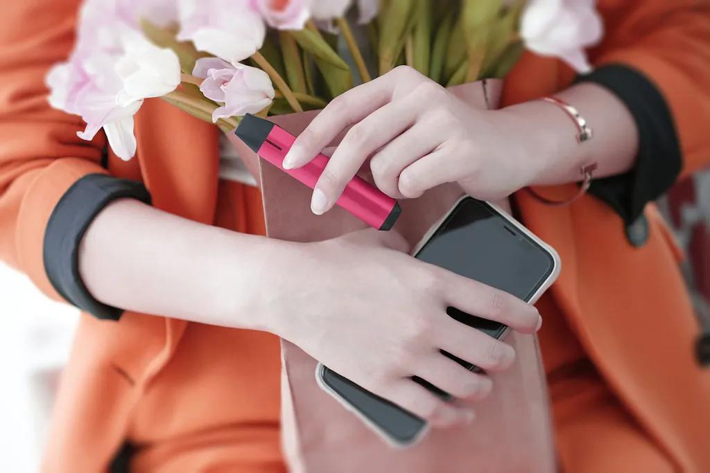 你抽的*子烟电**，让这个湖南老板身家640亿