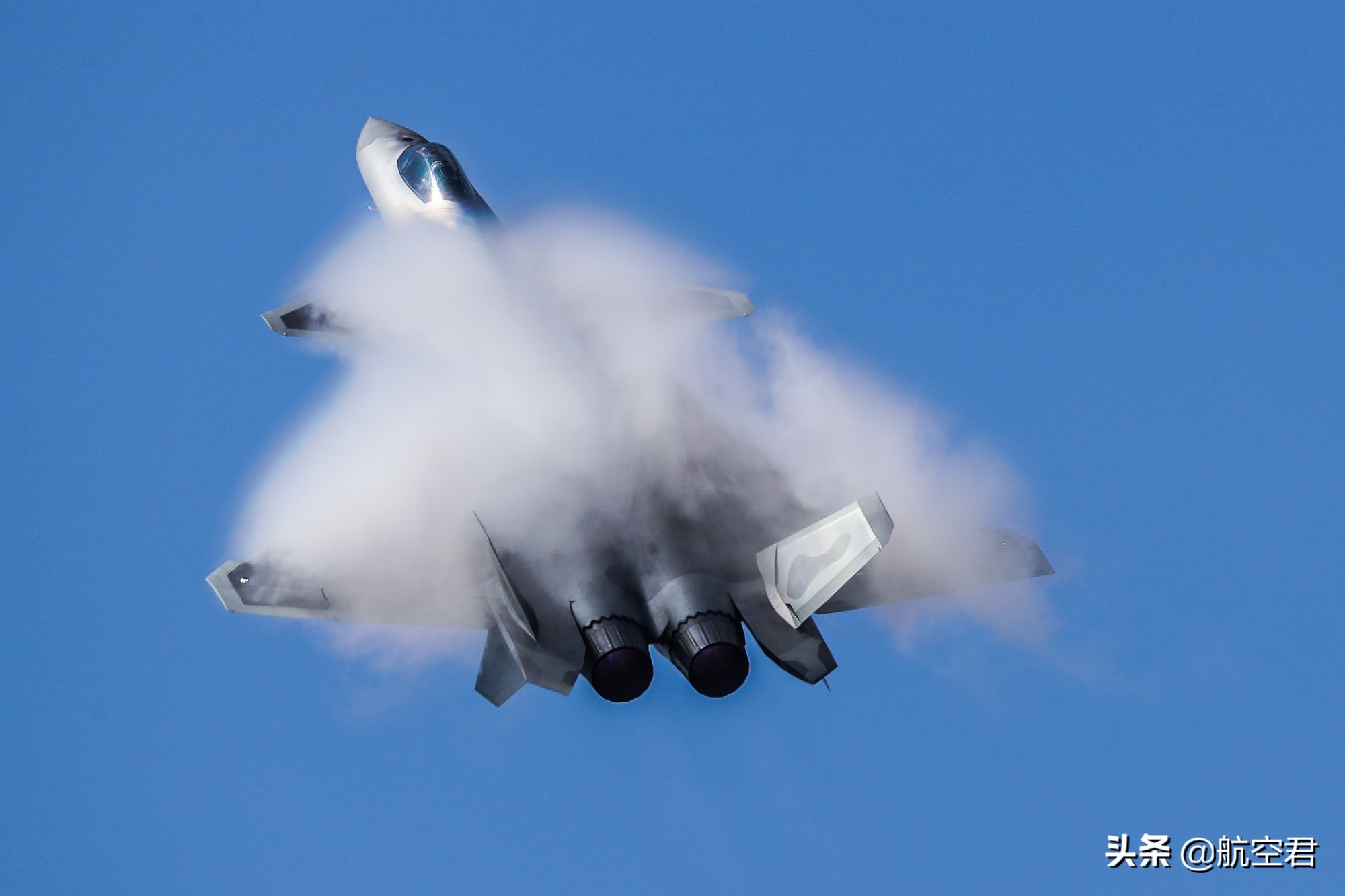 我与祖国共成长，从拍飞机的摄影器材一撇生活品质的迅速提高