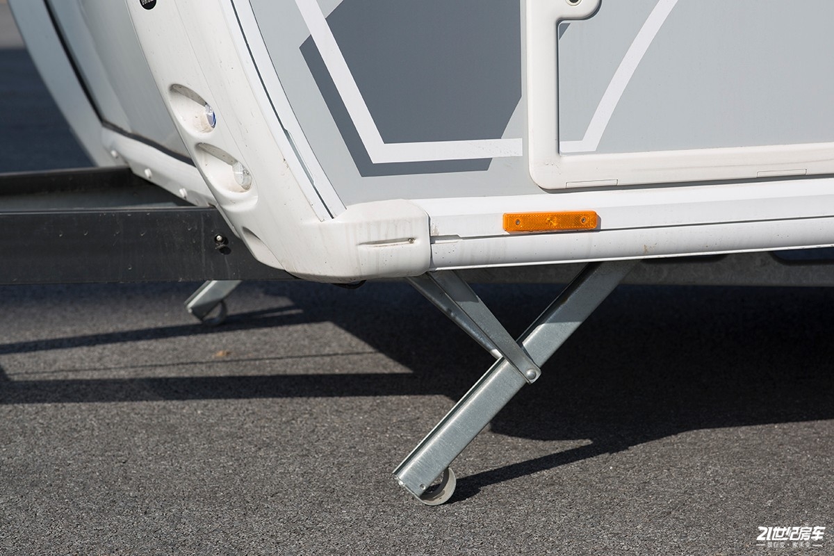 英国百丽d4,发现4拖挂式房车