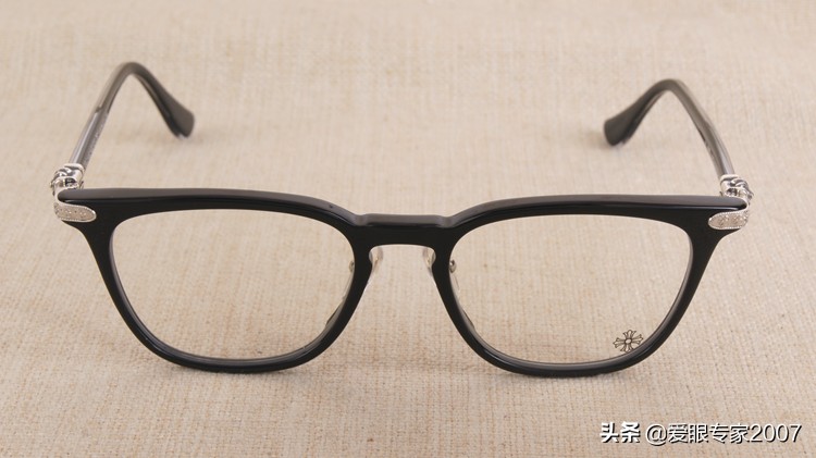 板材眼镜鼻托掉了怎么配,板材眼镜鼻托如何卸下来