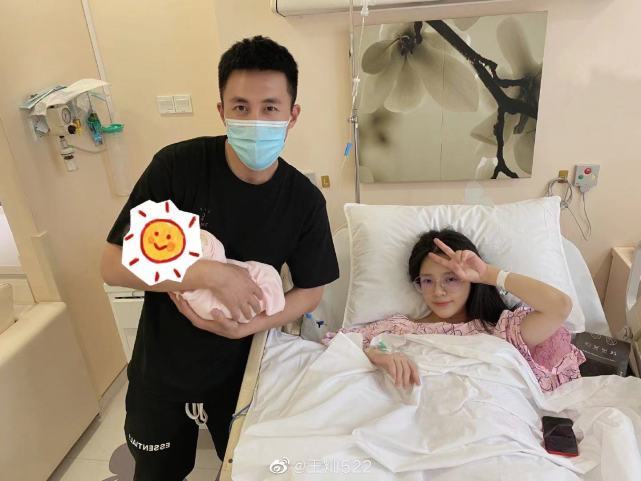 37岁王丽云全家近照,王丽云郑卫莉