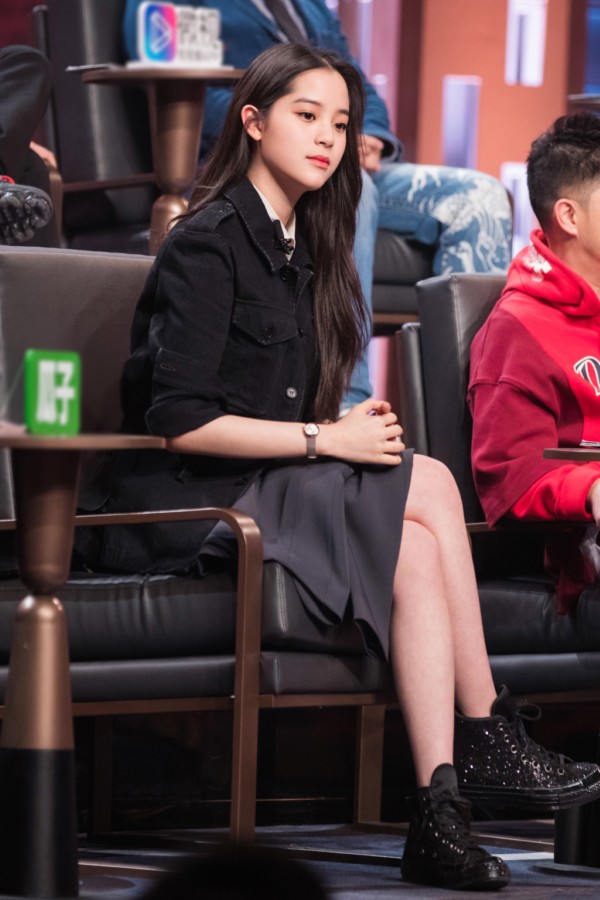 谁说明星披麻袋也好看？宋佳高颜值照样翻车，牛仔外套要会搭配