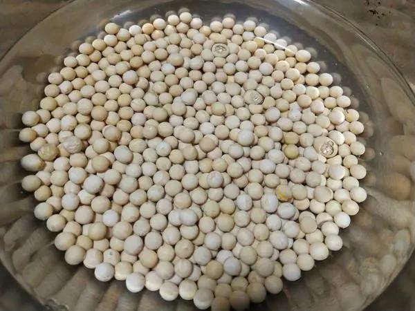 农村大叔卖早餐1元1碗,60岁大爷摆摊30年一天能卖几百碗