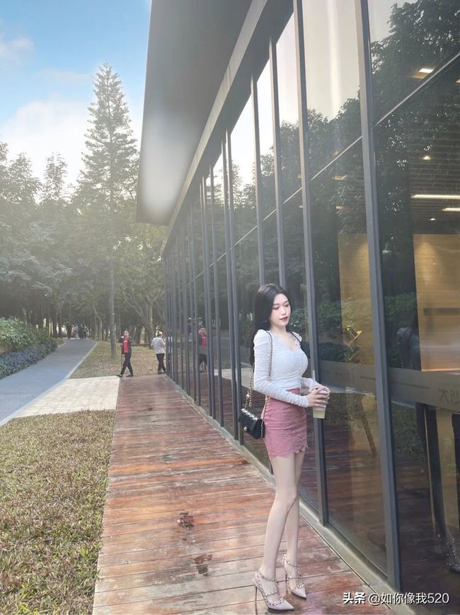 印花蝴蝶包臀吊带裙微胖穿搭,法式吊带连衣裙气质穿搭