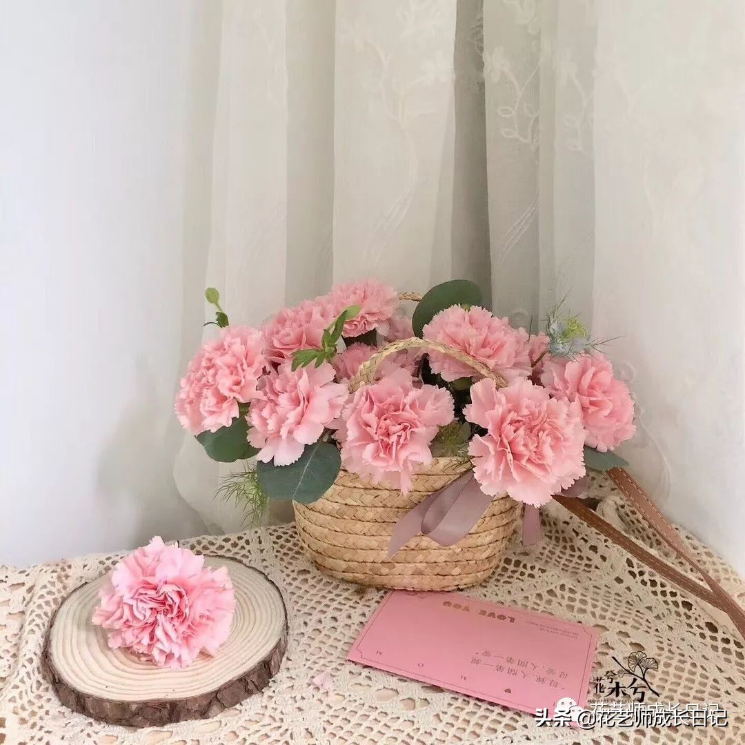 送给妈妈的手工花康乃馨,母亲节送妈妈什么颜色康乃馨