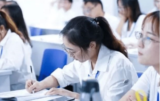 专科生到底算不算真正的大学生,大专生和本科生真的有很大差距吗