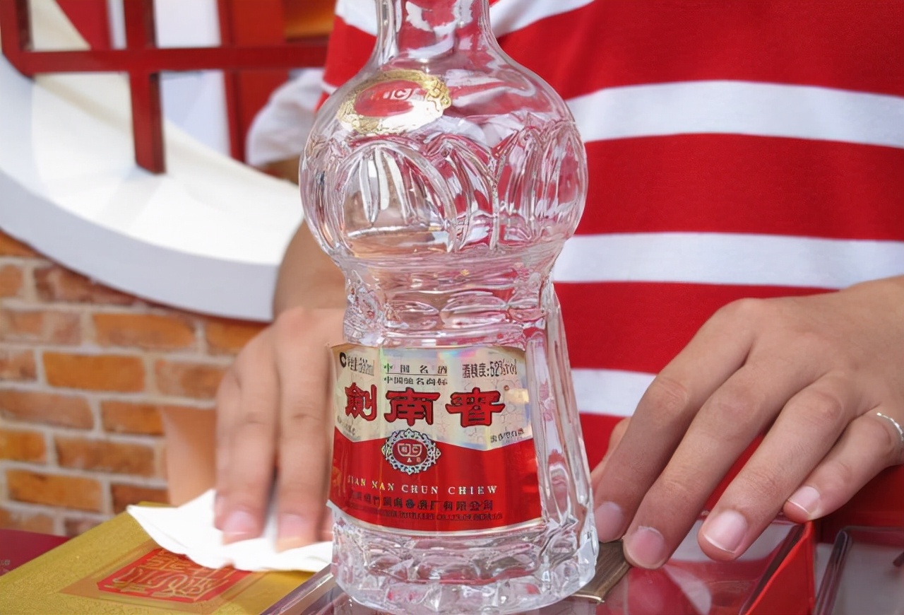 曾是白酒界王者,如今却从“茅五剑”掉队,剑南春经历了什么?