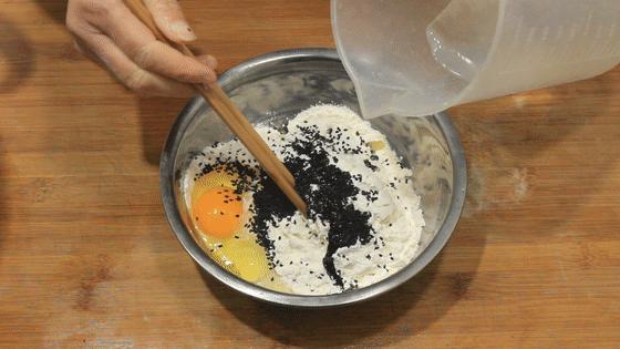 麻花的家常做法酥脆外面裹一层糖,麻花的家常做法怎样搓