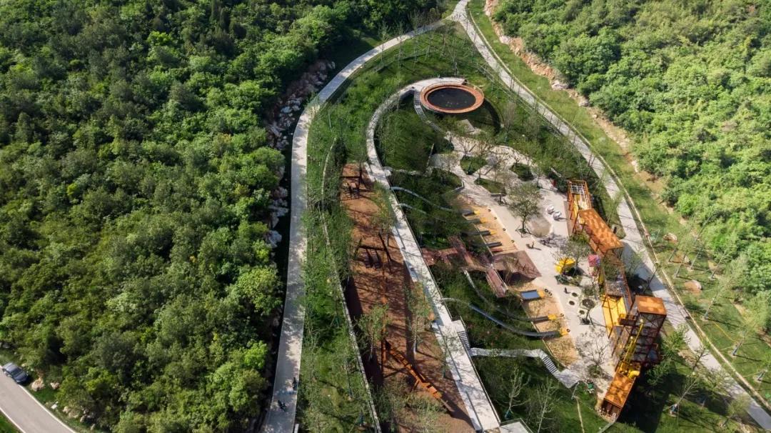 矿坑改造最美公园,矿坑改造湿地公园视频