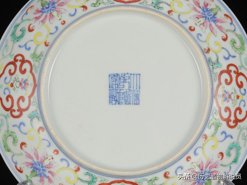 清代官窑单色釉瓷器珍品图片,馆藏乾隆粉彩缠枝花卉