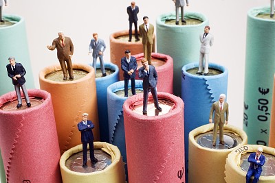 余额宝理财一天赚10000,余额宝理财一万块一天多少收益