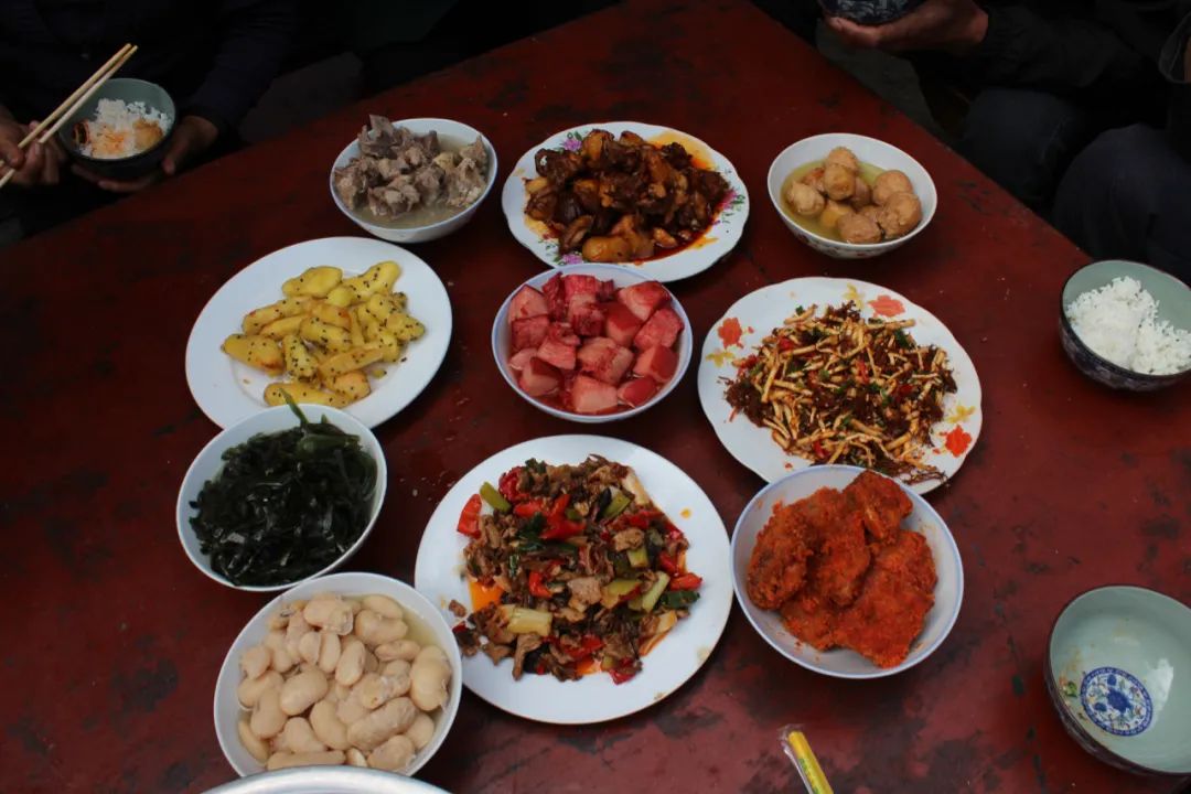 云南大理白族葬礼出殡视频,大理白族老人的葬礼