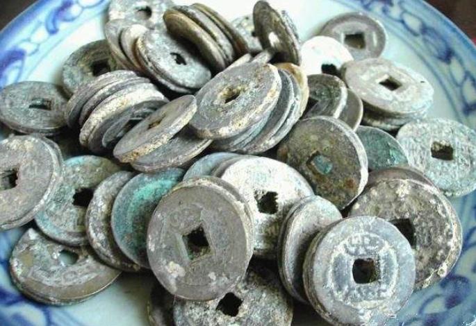 穷疯了,皇帝穷疯了小说后续