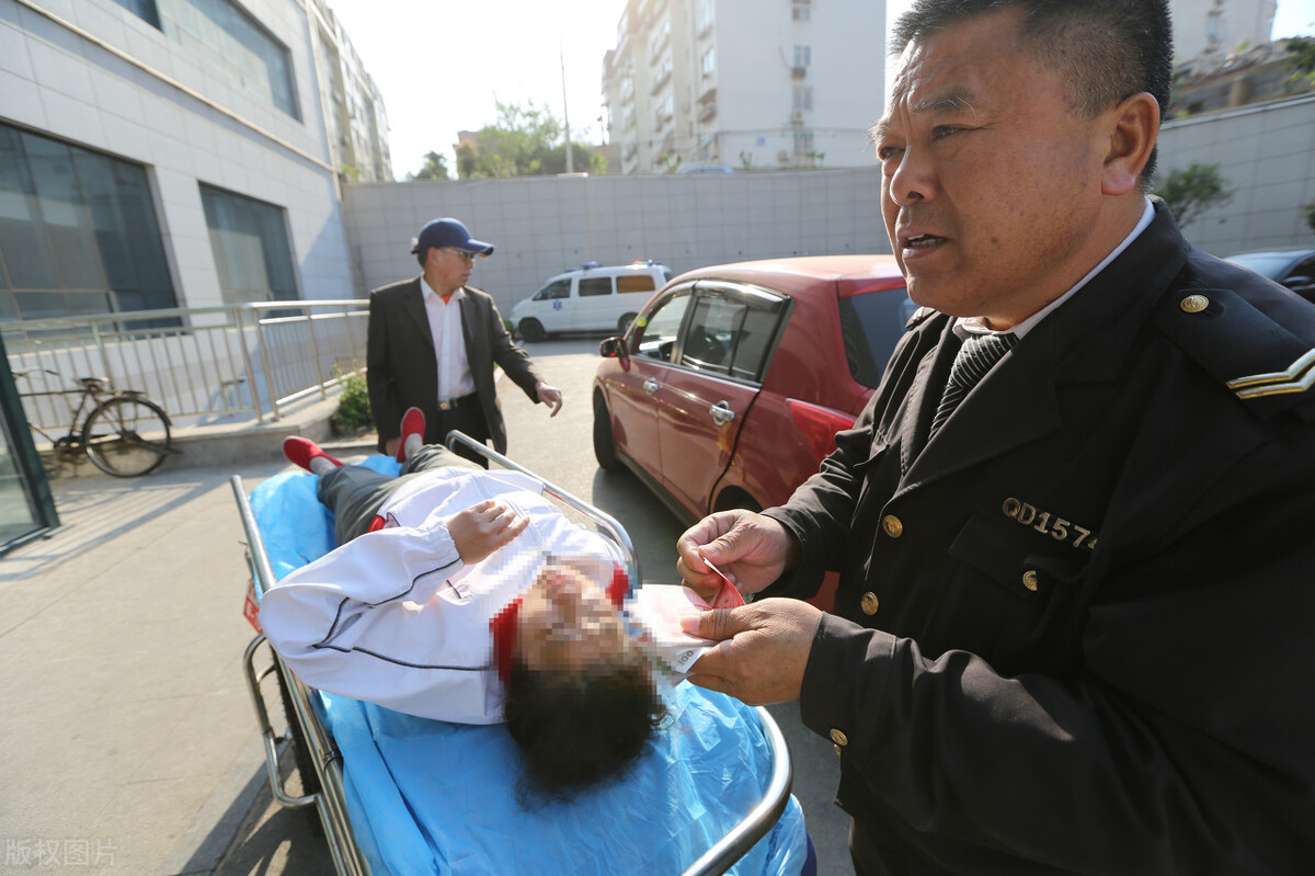 开车撞到人最正确的8个处理方法,新手开车撞到人或车怎么处理保险