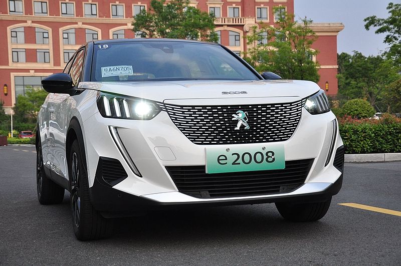 东风标致有一款动力强的车,驾驶感受最好的纯电动suv