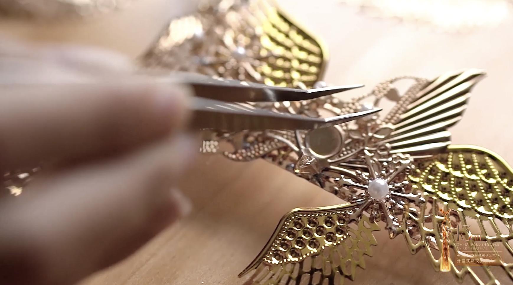 它叫金光羽衣!幕后团队揭秘:金鹰女神史上第一件会发光的战袍?