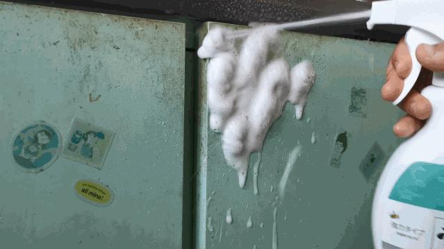 油污清洁剂一喷一抹轻松搞定,去油污清洁剂能去除马桶污垢吗